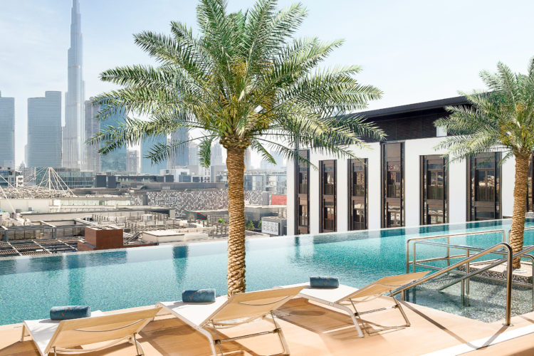 LaVille_Marriott International, Inc._Outdoorpool_Magazin La Ville Hotel & Suites Dubai