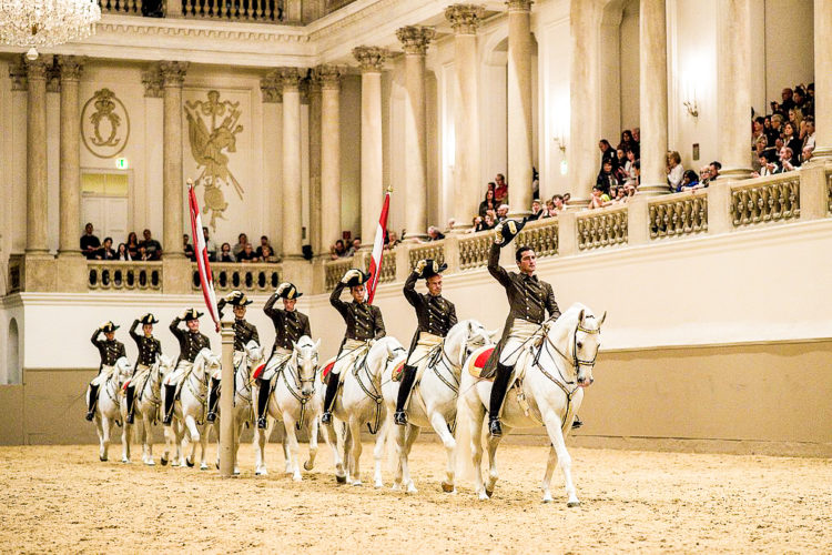 csm_Schulquadrille_c_Spanische_Hofreitschule_ASAblanca.com_Rene_van_Bakel_Ende_2012_-_Kopie_bde9661619 Spanische Hofreitschule Wien