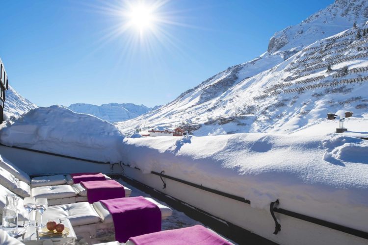 Die Dachterasse im Thurnher's Alpenhof in Zürs am Arlberg Die Dachterasse im Thurnher's Alpenhof in Zürs am Arlberg